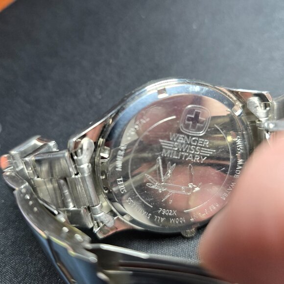 Wenger Swiss Army GMT Watch - Picture 4 of 4